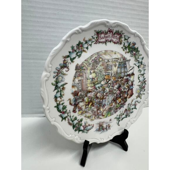 Royal Doulton Wind in the Willows Badgers Party Collector China Plate - Picture 3 of 7